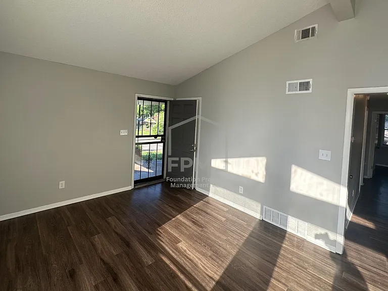 2252 Cassie Ave — Photo 10