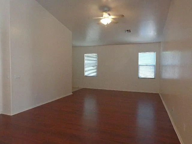 4043 S Vineyard Ave — Photo 3