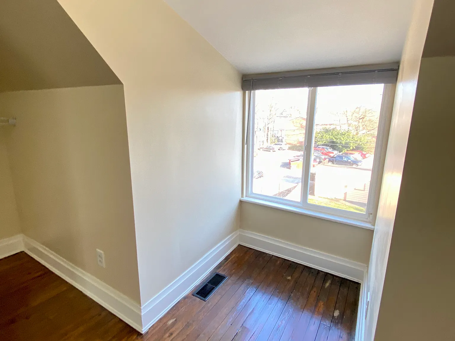 1372 Neil Ave — Photo 2
