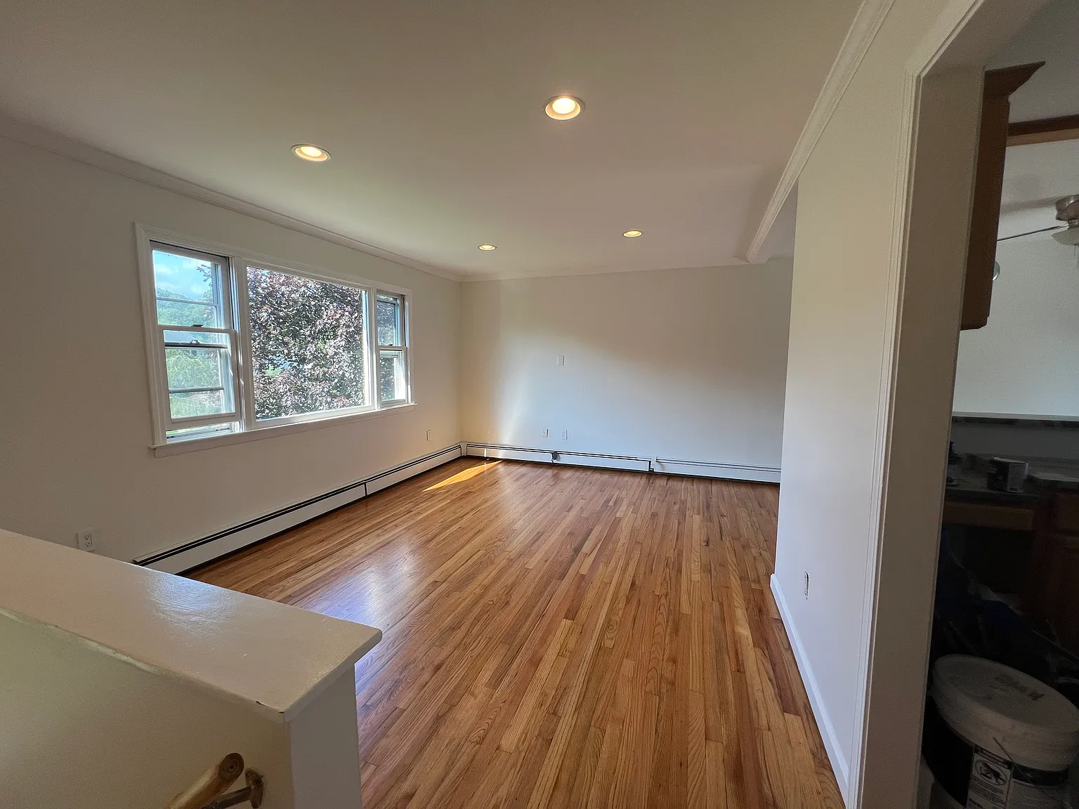 3 bed, 1.5 bath, 1692 sqft, $3,200 — Photo 2