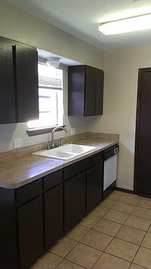 3rd image of 9416 S Shartel Ave