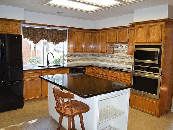 3rd image of 2105 Cherry Hills Dr