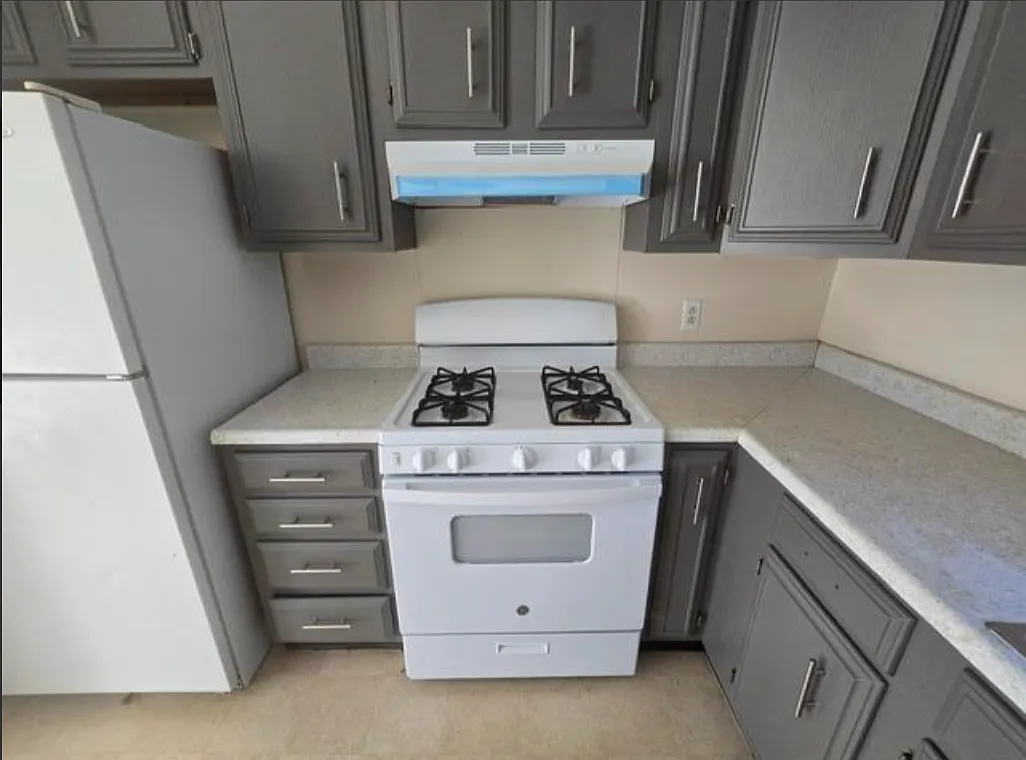 4 bed, 1.0 bath, 1612 sqft, $2,100 — Photo 3