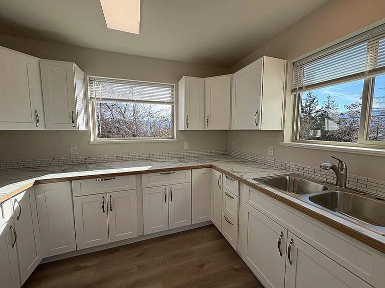2210 N Arden Ct #B — Photo 32