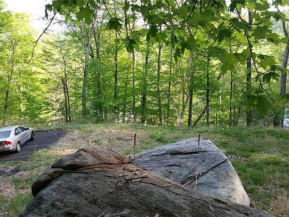 5th image of 16 Cardinal Ct