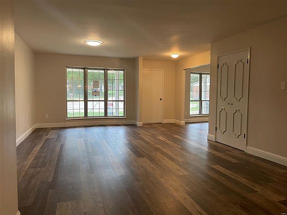 4th image of 3633 Monsols Dr