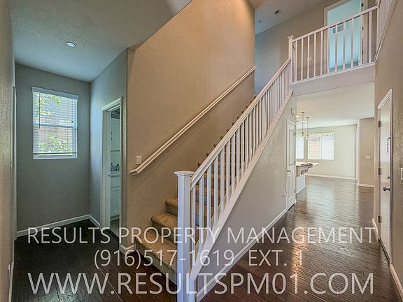 4th image of 1041 Bridlewood Dr