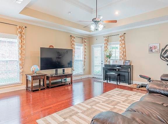 3rd image of 417 Suzanne Ave