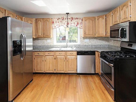 5th image of 68 Essex St