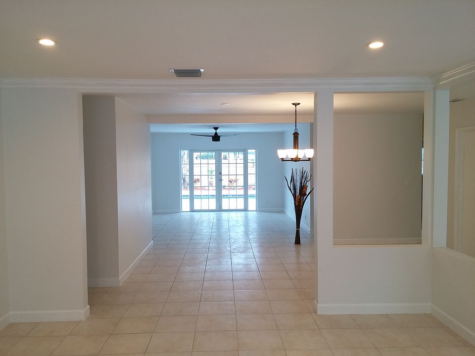 1st image of 1420 NE 62nd St