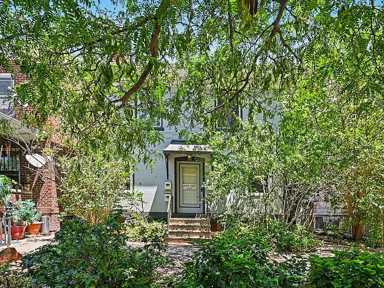 1428 N Lafayette St — Photo 1