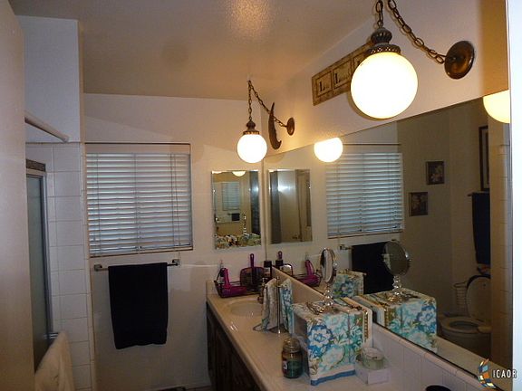 5th image of 2025 Woodside Dr