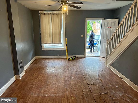 2nd image of 1905 Grinnalds Ave