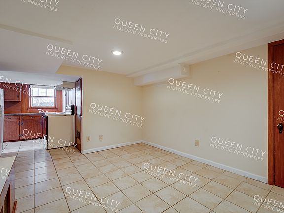 5th image of 901 W Beverley St APT 1