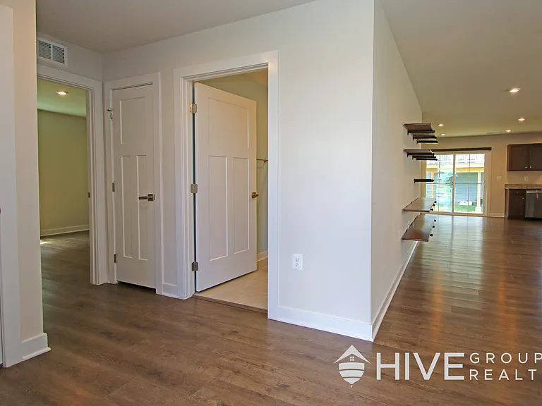 3790 Mayfield Rd — Photo 3