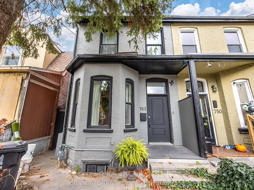 752 Richmond St W