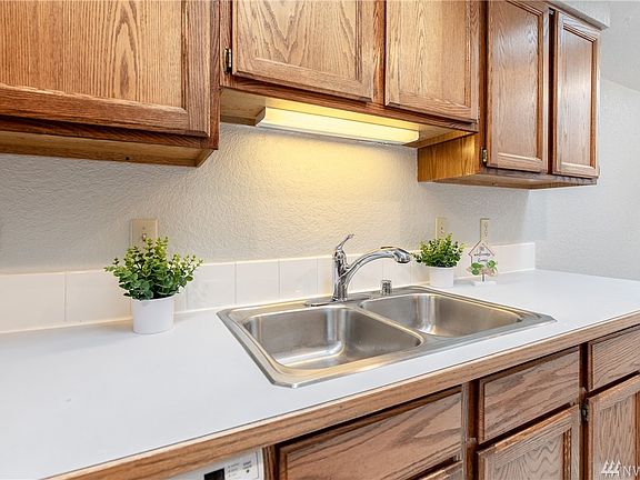 5th image of 1816 Jonquil Ln NW