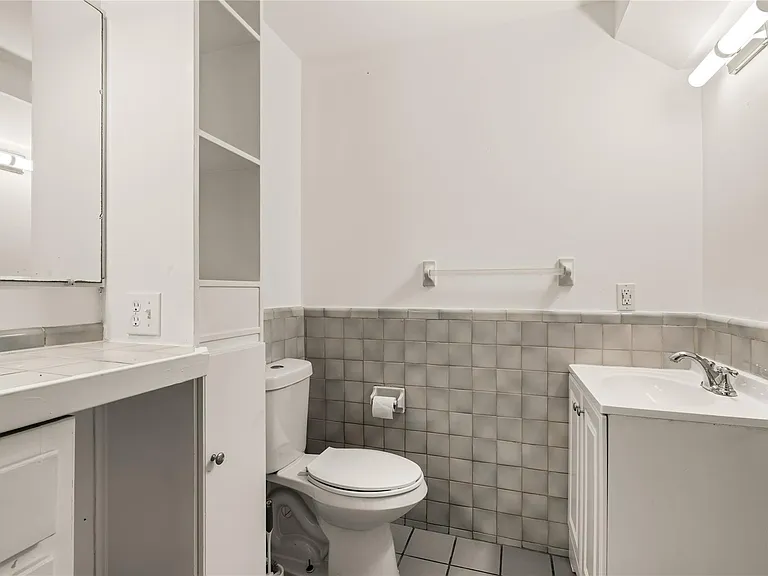 2202 W Main St — Photo 18