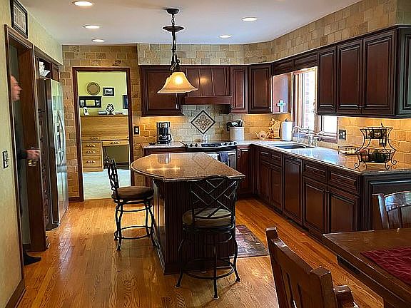 5th image of 46081 Litchfield Dr