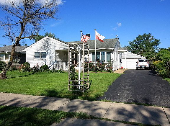 2nd image of 2213 Cedar St