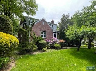 859 Red Rd, Teaneck, NJ 07666