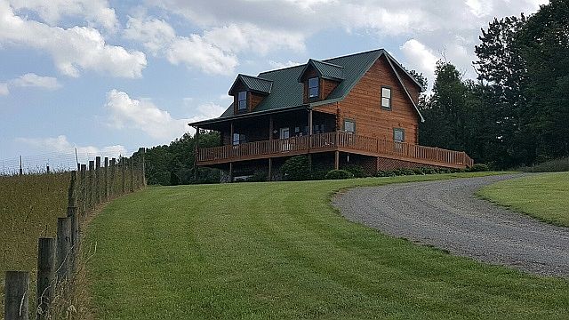 1st image of 455 E Winds Ln