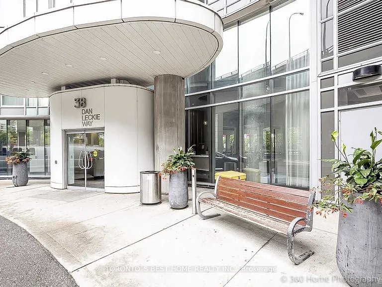 420 Lake Shore Blvd W #2 — Photo 3