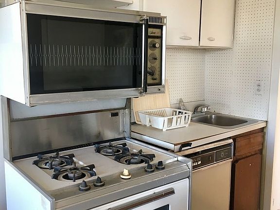 5th image of 80 La Salle St APT 19F
