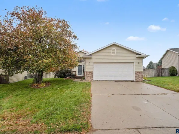 1405 N Pineridge Cir, Sioux Falls, SD 57107