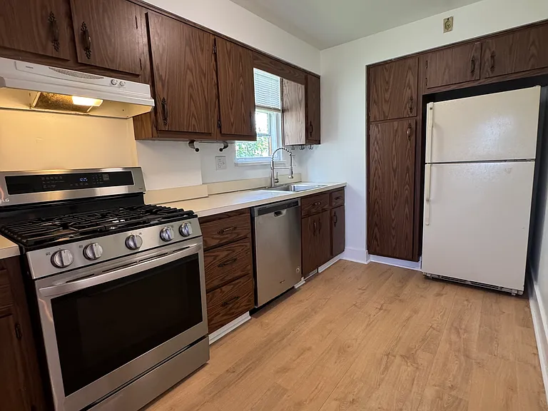14 Maplewood Ave #14 — Photo 8