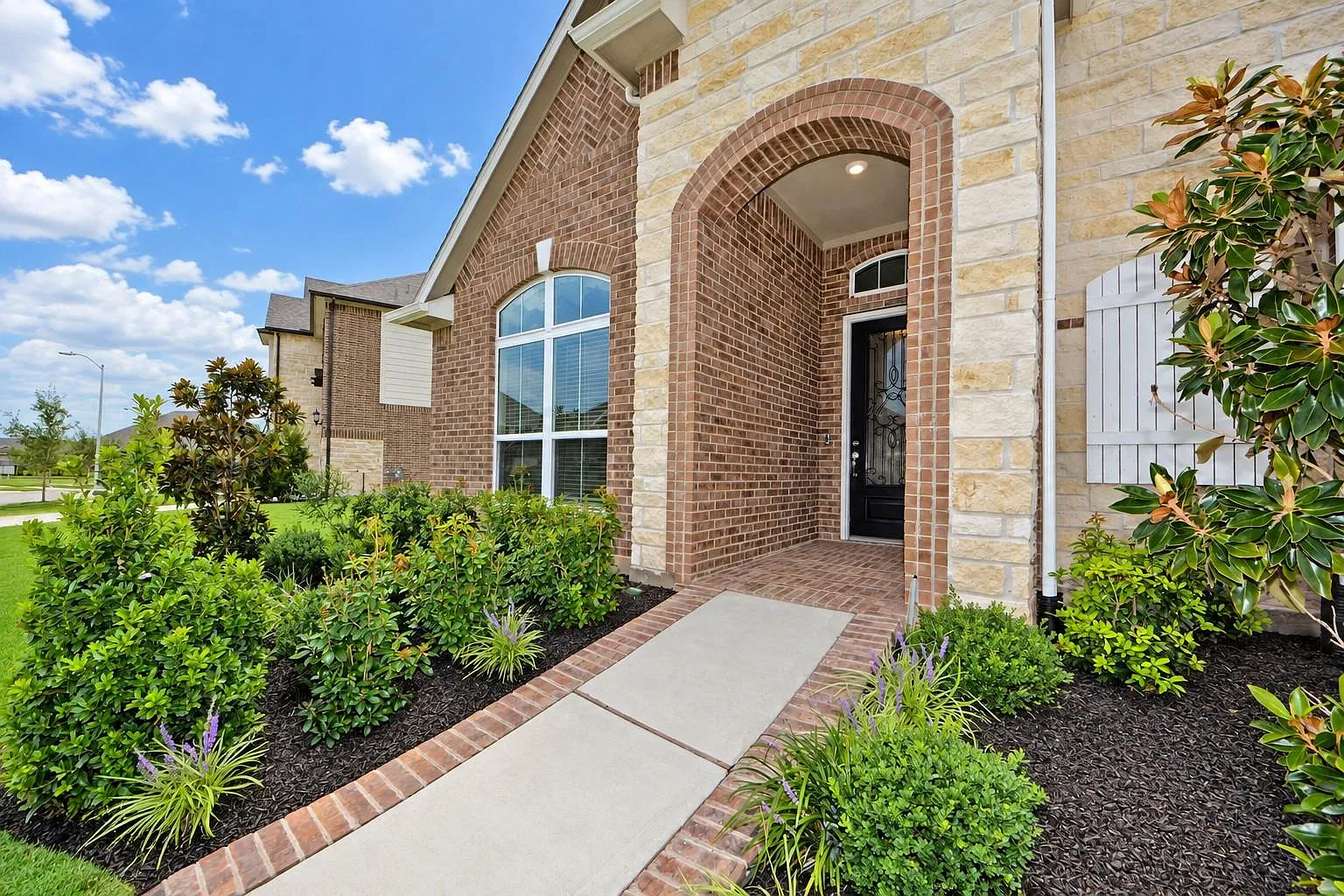 4 bed, 3.5 bath, 2534 sqft, $3,200 — Photo 3