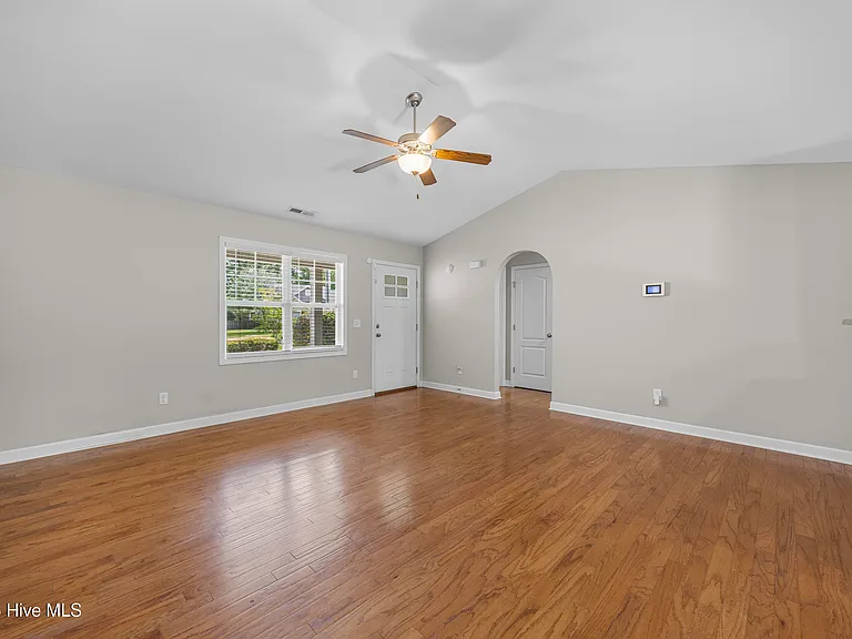 421 Ridgeway Dr — Photo 12