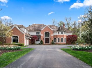 23755 Woodlynne Dr, Bingham Farms, MI