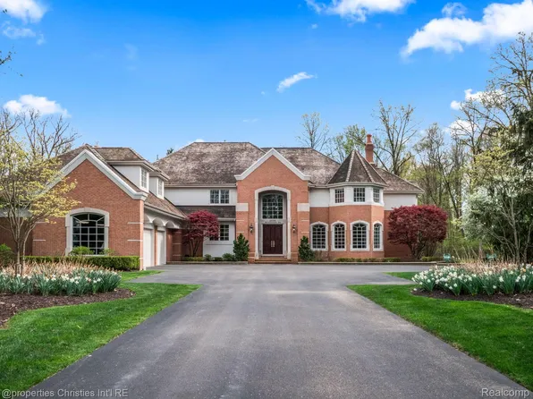 23755 Woodlynne Dr, Bingham Farms, MI 48025