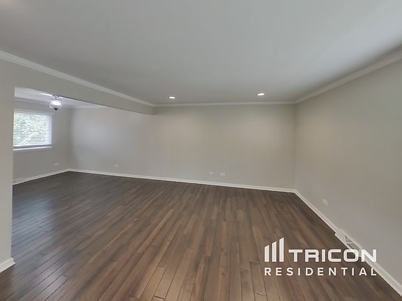 3rd image of 1712 W Catalpa Ln