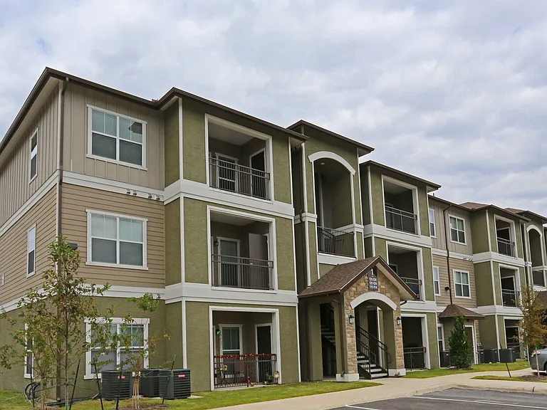 Paso Fino Apartment Homes — Photo 10