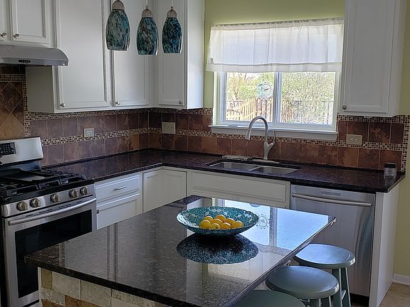 3rd image of 5784 McKenzie Dr