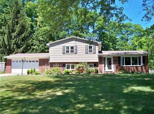643 Chatelaine Dr, Webster, NY 14580