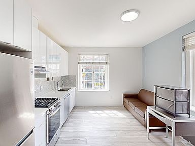 3rd image of 226 S Oak St #11163605