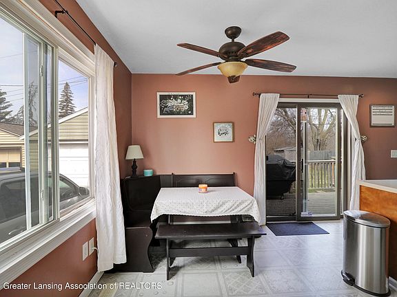 5th image of 524 Sprucewood Ave