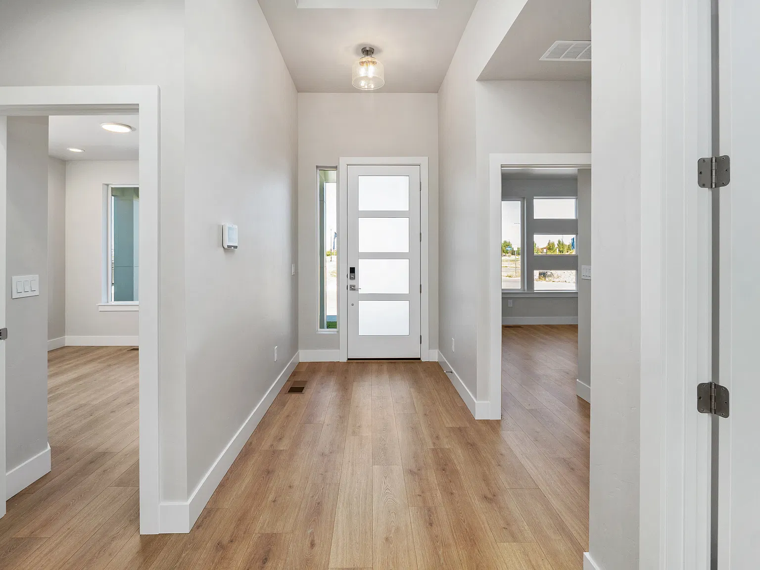 3 bed, 2050 sqft, $2,950 — Photo 3