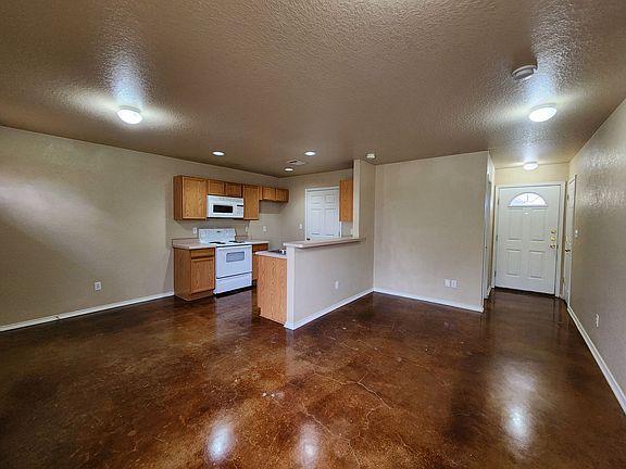 4th image of 1011 Misty Acres Dr