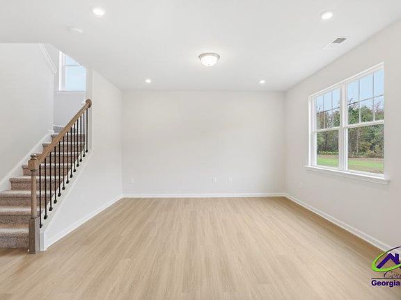 3rd image of 212 Antiquity Cir