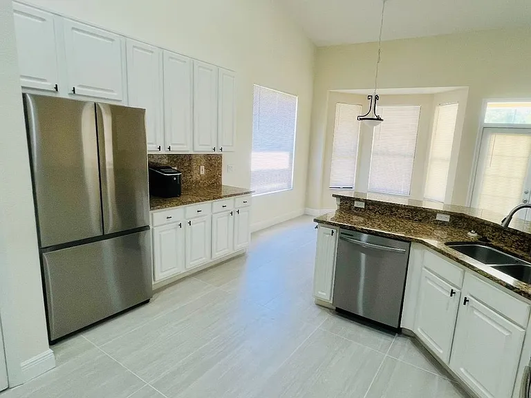 1585 Cherry Ridge Dr — Photo 7