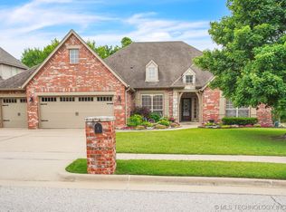 8213 E Freeport St, Broken Arrow, OK 74014