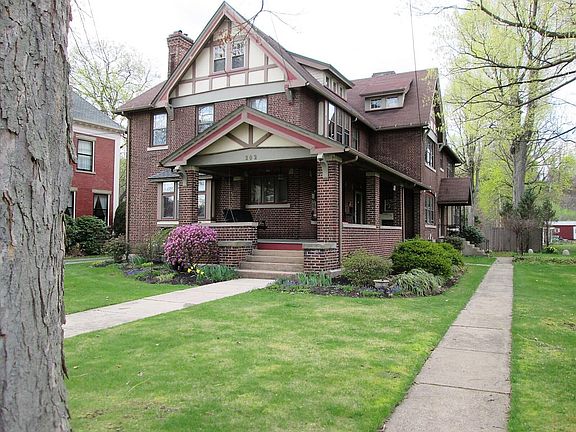 2nd image of 202 & 202-1/2 Pine St