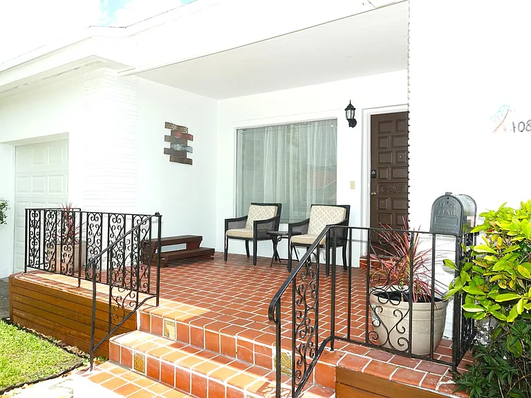10815 NE 10th Pl — Photo 5