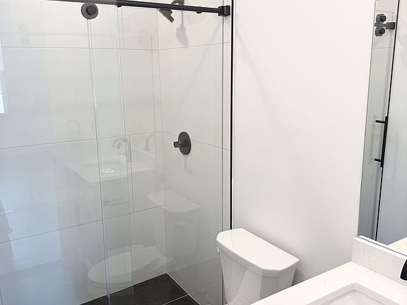 5th image of 323 Union Blvd #3I