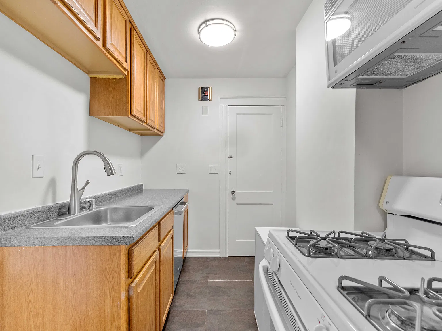 24 Potomac St — Photo 4