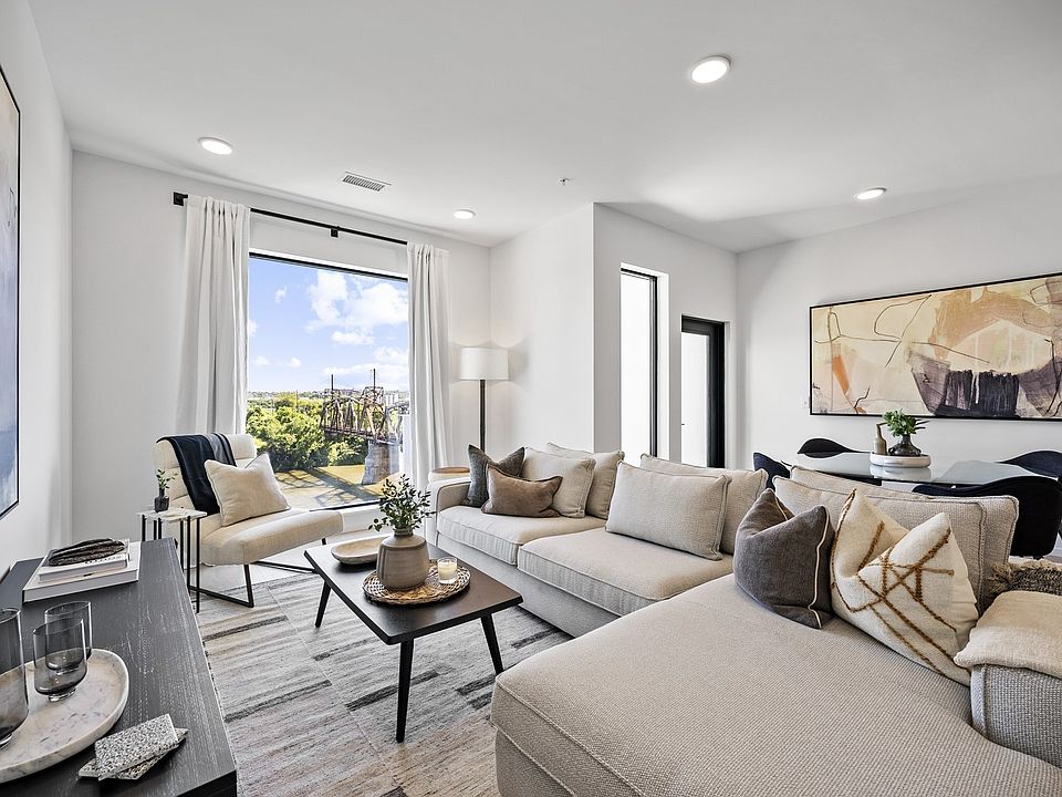 1st image of 700 1st St N #302